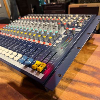 Soundcraft EPM12 12-Channel Mixer 2010s - Blue image 2