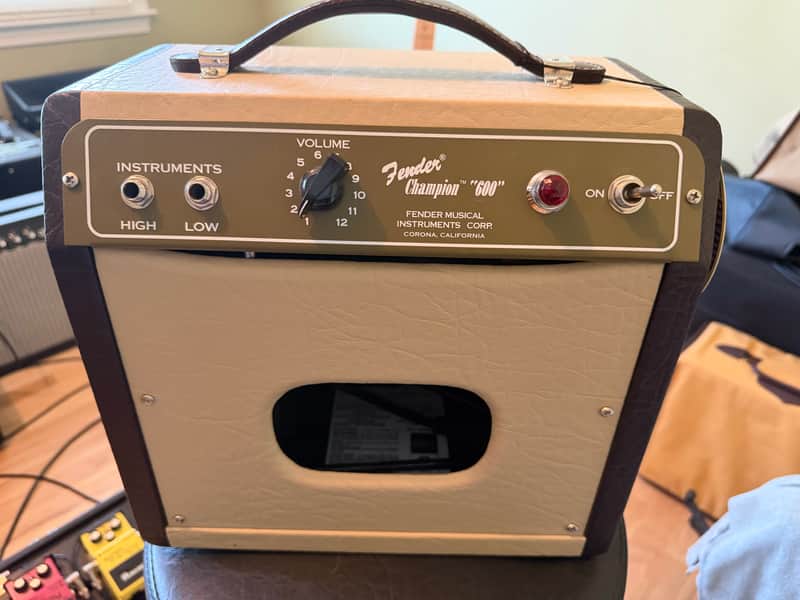 Fender Champion 600 5-Watt 1x6" Guitar Combo 2007 - 2012 - Two-Tone Blonde / Brown image 1