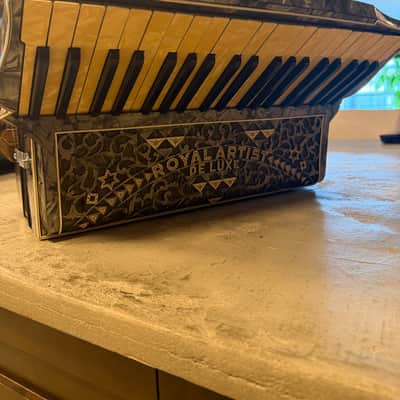 Vintage Royal Artist De Luxe IV German 41/120 Piano Accordion w/ Case image 4