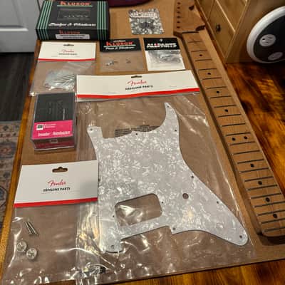 GuitarMax Tom Delonge Style Stratocaster Custom Build PREORDER image 20