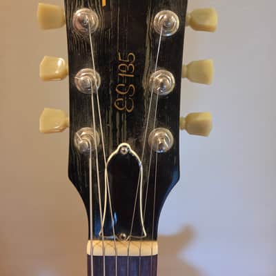 1994 Gibson ES-135 with Bigsby, Hard Case image 2