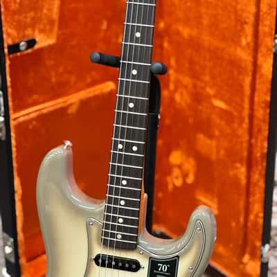 2024 Fender 70th Anniversary Vintera II Stratocaster - Antigua image 3