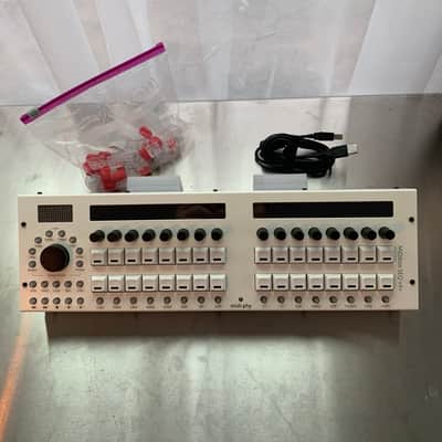 MIDIbox SEQ V4+ Midi sequencer w/OLED displays and 909 style buttons image 7