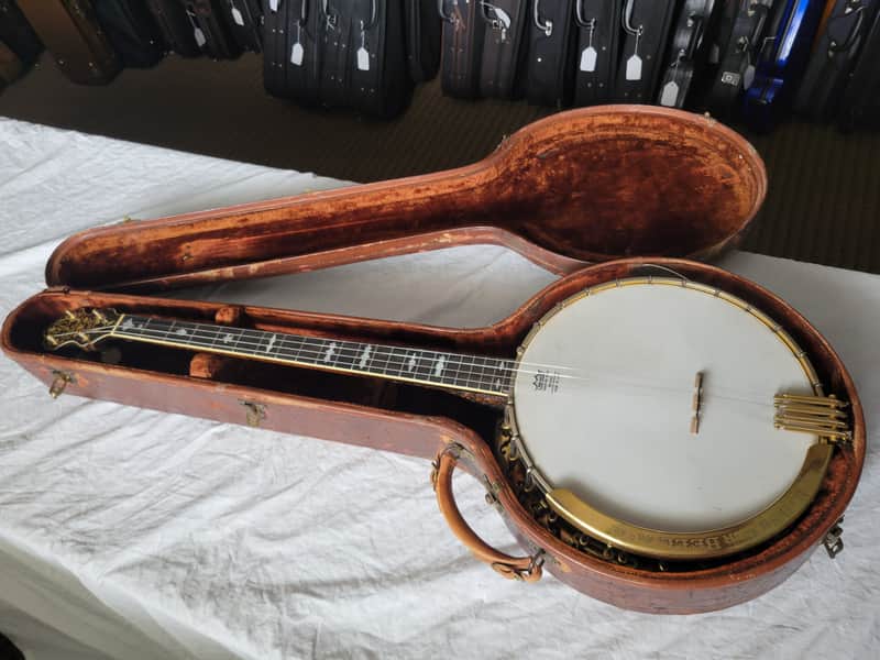 B&D Silver Bell, Model 3, Plectrum Banjo, circa 1926, with original case image 1