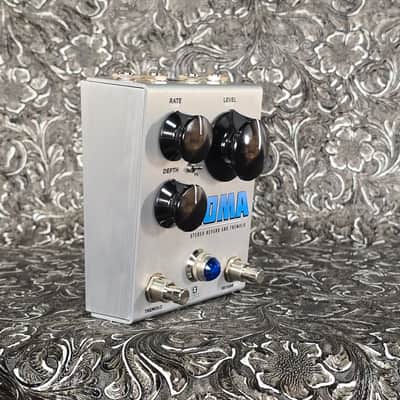 Keeley Zoma Stereo Reverb / Tremolo - Silver image 3