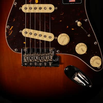 Fender American Professional II Stratocaster with Rosewood Fretboard 2020 - Present - 3-Color Sunburst image 6