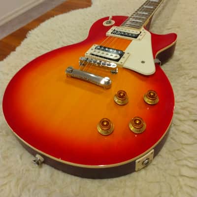Epiphone 2010 Les Paul Traditional Pro Ltd Ed Cherry Burst w/Gibson Padded Bag image 3