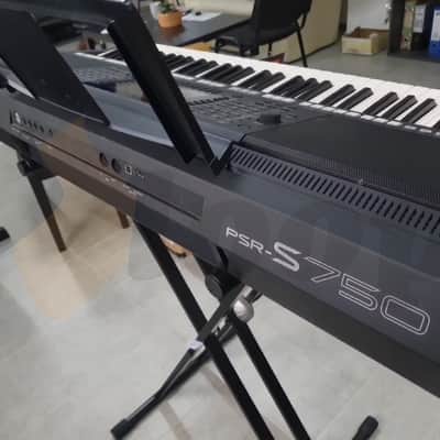 Yamaha PSR-S750 image 11