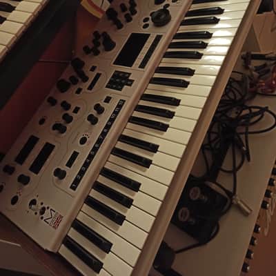 Modal Electronics 002 12-Voice Analogue-Digital Hybrid Synthesizer 2010s - White image 2