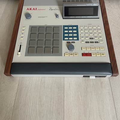 Akai MPC60 Integrated MIDI Sequencer and Drum Sampler 1988 - 1991 - Grey