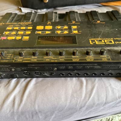 Roland GR-1 Guitar Synthesizer 1992 - 1996 - Black image 2