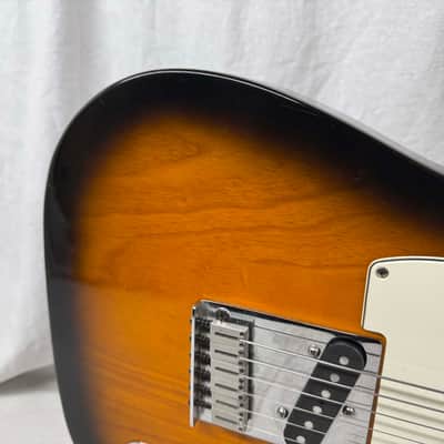 Fender American Telecaster Guitar 2001 - 2-Color Sunburst / Maple neck image 3