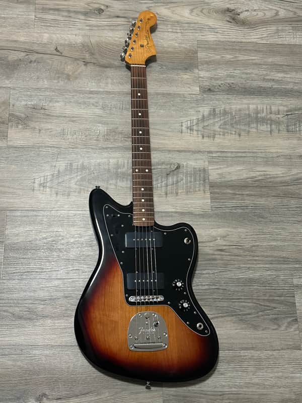 Fender Classic Player Jazzmaster Special with Pau Ferro Fretboard 2018 - 2019 - 3-Color Sunburst
