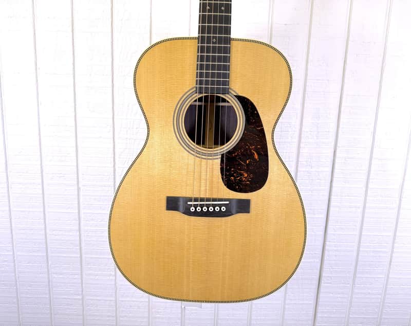 Martin 00-28 w/Case M2980843 image 1