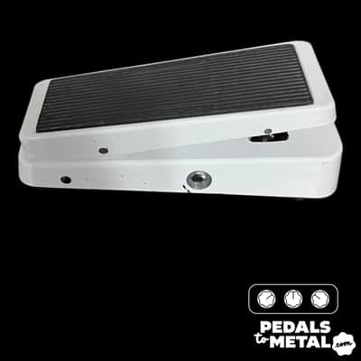 Dunlop 105Q Cry Baby Bass Wah 1999 - Present - White X11436 image 4