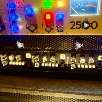 API 2500 Stereo Bus Compressor 50th Anniversary Edition 2019 - Gold image 3