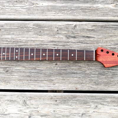 Stratocaster neck, mahogany, 22 frets, leveled and polished, 9,5" radius image 3