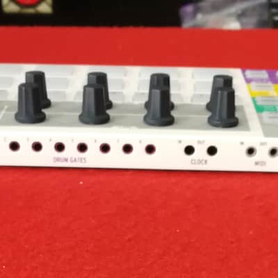 Arturia BeatStep Pro MIDI Controller 2017 - Present - White image 3