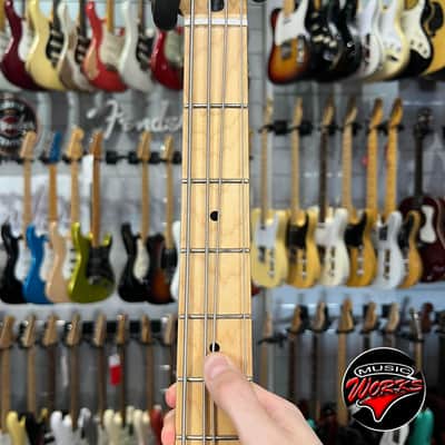 Fender   Player I 1 Jazz Bass Maple Neck Sunburst image 4