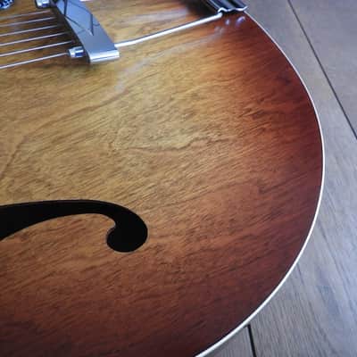 Godin 5th Avenue Kingpin 2010s - Cognac Burst image 4