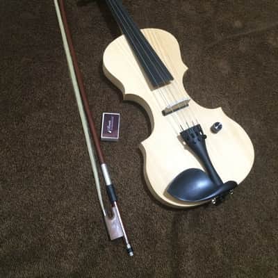 leigh violin. 1/2 size electric c/w bow & roain. image 7