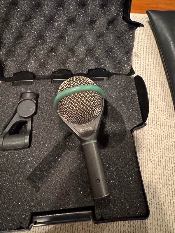 AKG D112 Large-Diaphragm Dynamic Kick Drum Microphone 2010s - Black image 1