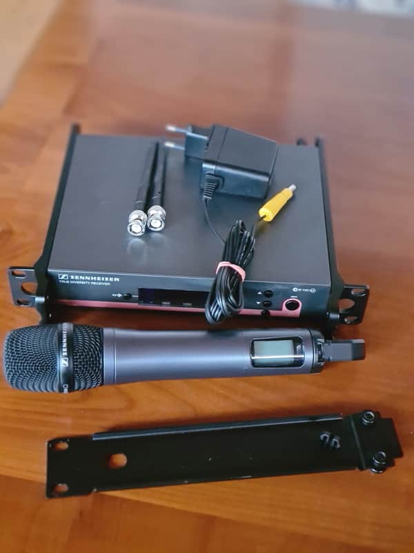 Sennheiser 🎤Sennheiser EW 100 G3 SKM 100 Handheld Microphone+EM 100 True Diversity Receiver image 1