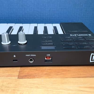 Native Instruments Komplete Kontrol M32 - Black image 8