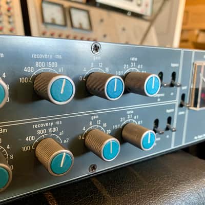 Neve 33609 Discrete Stereo Compressor / Limiter Metal Knob 1970s - Blue image 4