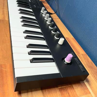 Native Instruments Komplete Kontrol M32 - Black image 6