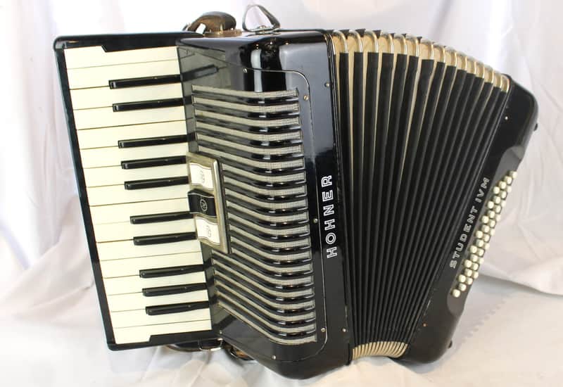 8273 - Black Hohner Student IVM Piano Accordion MM 26 32 image 1