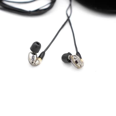 Shure SE425 Sound Isolating Earphones image 3