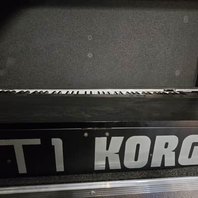 Korg T1 Synthesiser / Workstation + Case ++ image 1