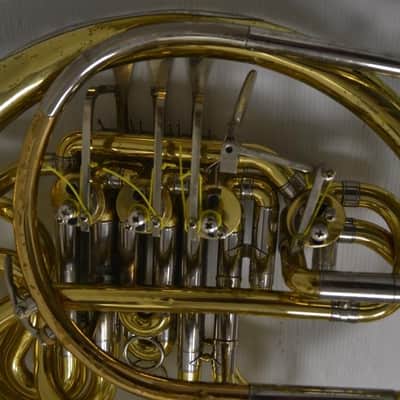 Trompa Doble Sib/Fa Yamaha 561 en buen estado image 4