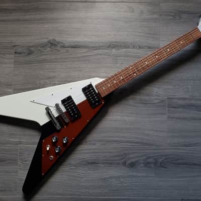 Flying V（メーカー不明／DuncanフロントPU・Schallerペグ） Flying V（メーカー不明／DuncanフロントPU・Schallerペグ） Explore