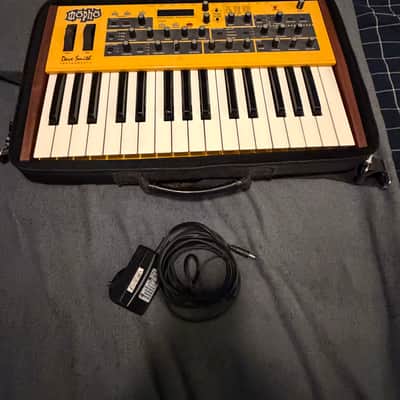 DSI Mopho w/ Original DSI Case