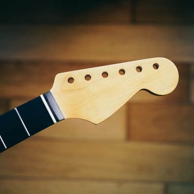 Stratocaster Neck – Vintage Maple & Rosewood | 21 Frets | Nitro Satin Finish | Bone Nut image 2