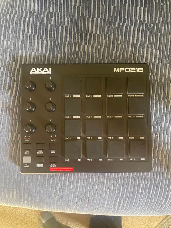 Akai MPD218 2015 - Present - Black image 1