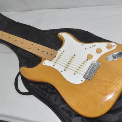ARIA PRO II STRIKIN` SOUND STRATO Electric Guitar Ref.No 6414 image 1
