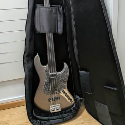 MetroExpress 21-Fret Hybrid P/J Bass - Solid Silver Sparkle Metallic Hochglanz image 7
