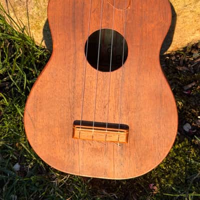 Vintage 1950s–Early 1960s Kamaka Gold Label Solid Hawaiian Koa Soprano Ukulele – All Original, Original Finish, Rich Patina, Family Hawaii Provenance image 3