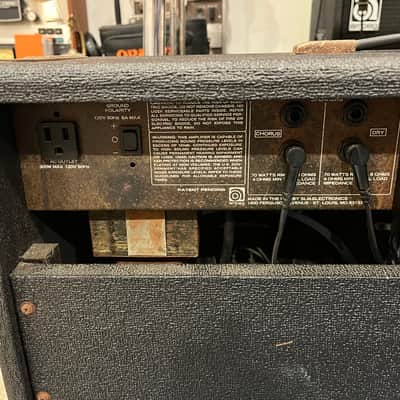 Ampeg VH-140C stereo chorus combo amp image 6