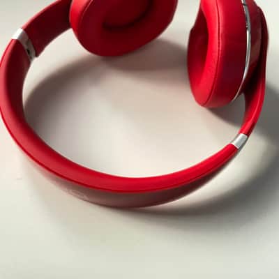 Beats by Dre Studio 2 Wireless with Noise Cancellation - Red image 2