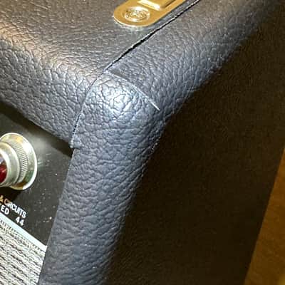 Fender '65 Deluxe Reverb Reissue 22-Watt 1x12" Guitar Combo 1994 - Present - Black image 11