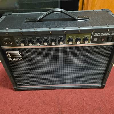 Roland JC-40 Jazz Chorus 40-watt 2 x 10-inch Combo Amplifier with cover Bild 3