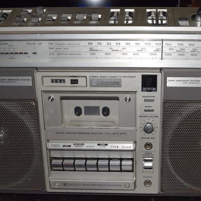 Hitachi TRK-8190HC Boombox Stereo Radio Cassette Recorder image 2
