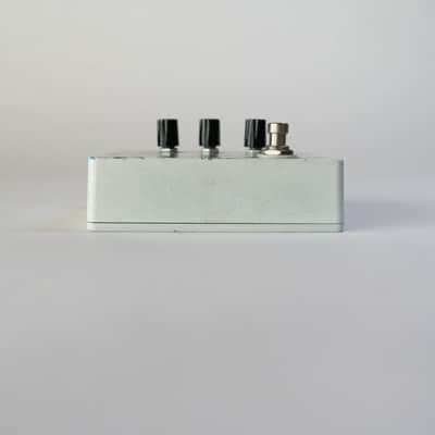 Pro Tone Pedals Civil War Fuzz - White image 3