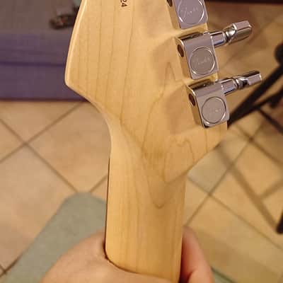 Fender American Professional Stratocaster with Maple Fretboard 2017 - 2019 - 3-Color Sunburst image 3