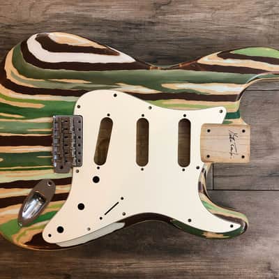 FRANCHIN Mercury guitar body Colorful Wood Grain Green Oil Paint and Bronze Metallic Leaf Swamp Ash S-type Made in Italy - Stock piece #03700918 image 2