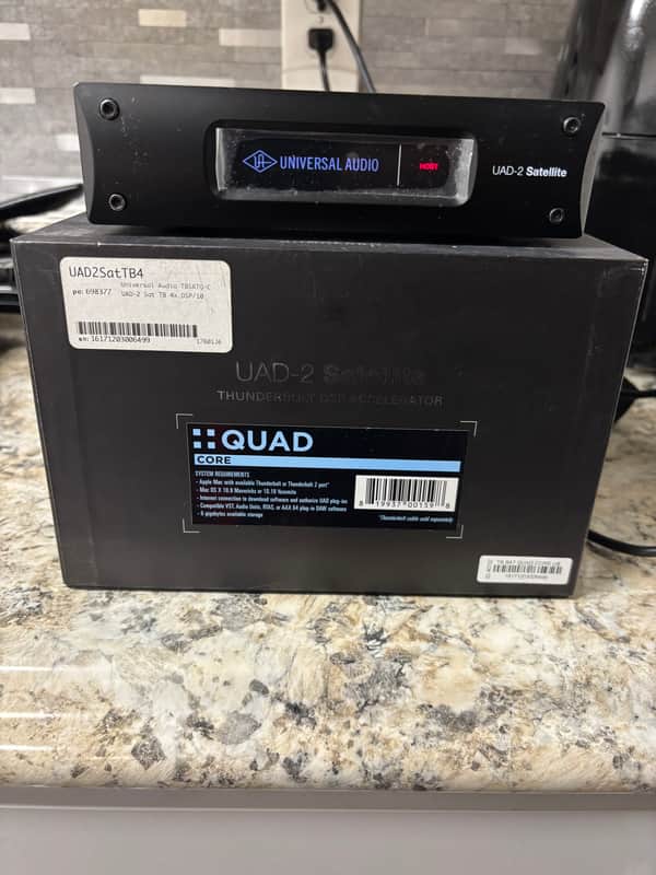 Universal Audio UAD-2 Satellite QUAD Core Thunderbolt DSP Accelerator